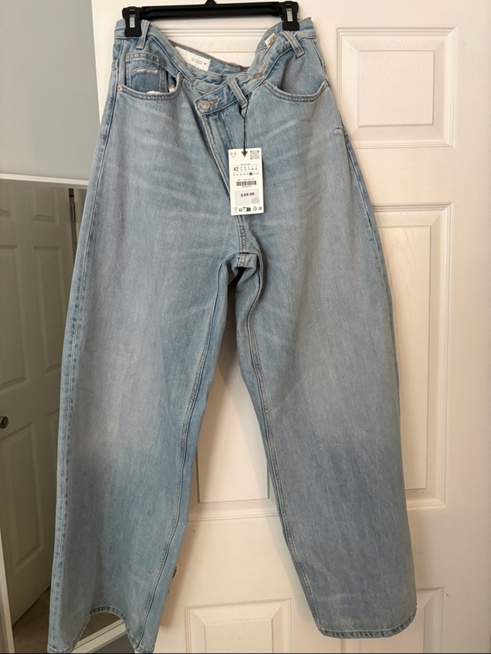 Zara Light Blue high waist Denim Jeans
Women Size 10 Can ship next business day